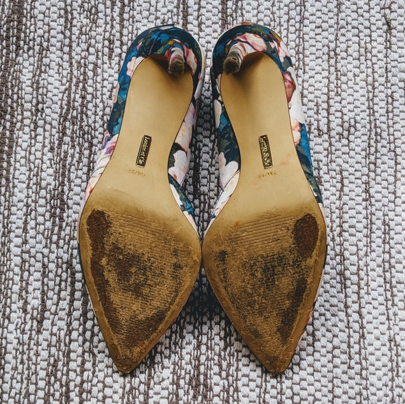 LOUISE ET CIE Floral Pointed Toe Heels - Picture 4 of 5